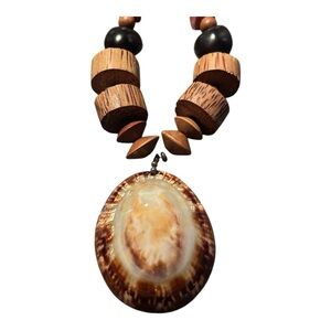 Shell and wood neckpiece